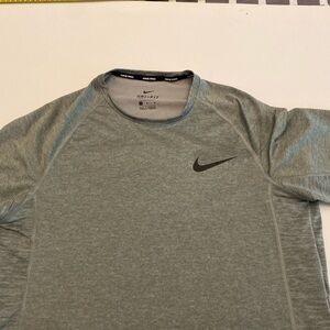 Nike Men's Slim grey Dri-FIT Short Sleeve Tee